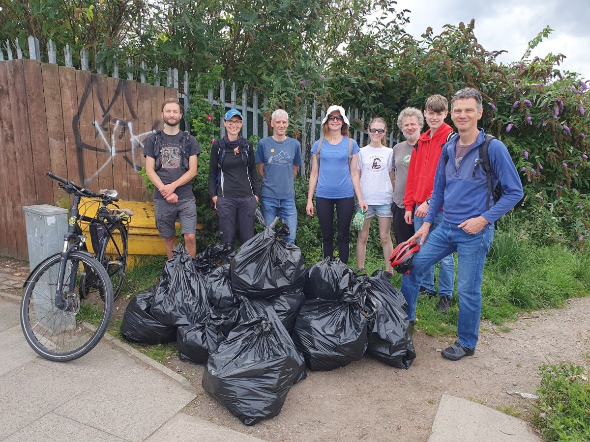 Litter picking beside the River&nbsp;Dee