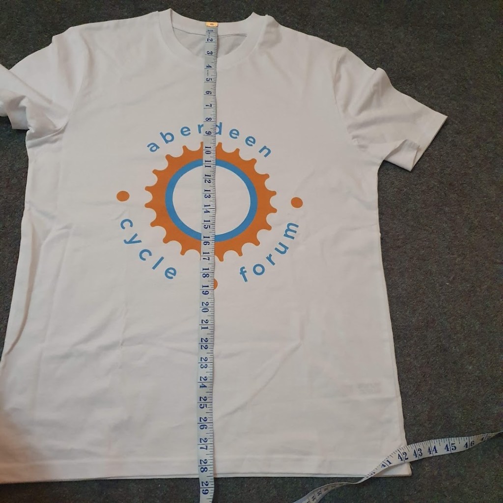 The measuring tape shows a length from back of neck to hem of 28.5 inches.